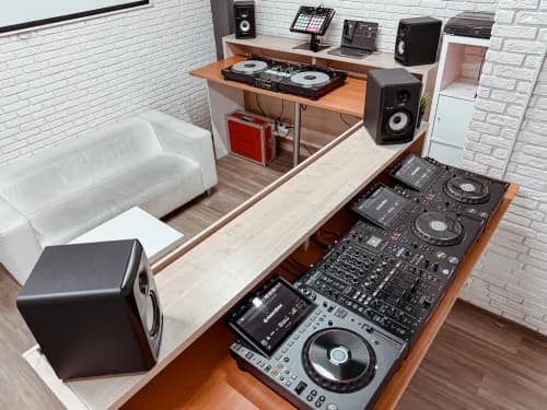 Фото Pioneer DJ School