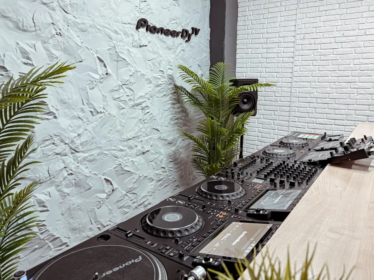 Комбо-обучение Pioneer DJ School