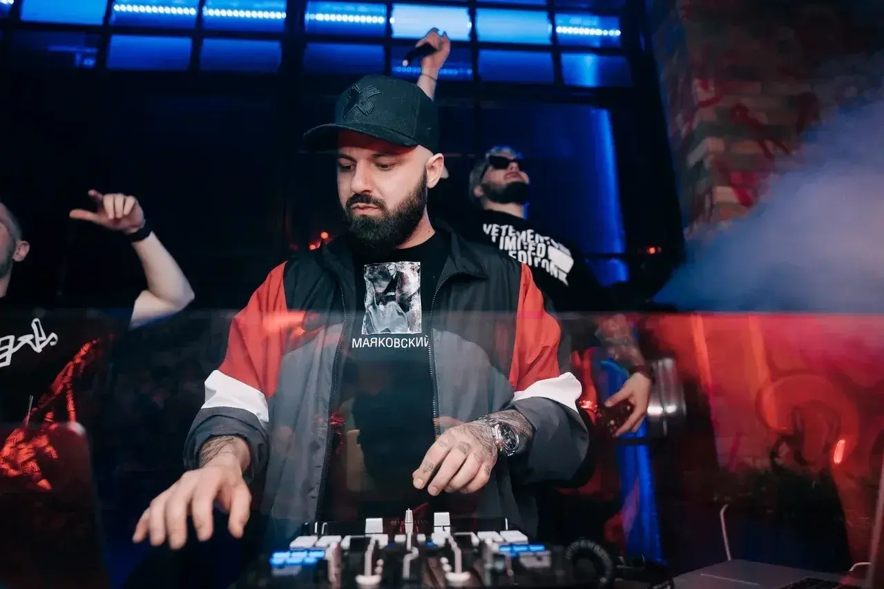 Слайд из фотографий школы Pioneer DJ School