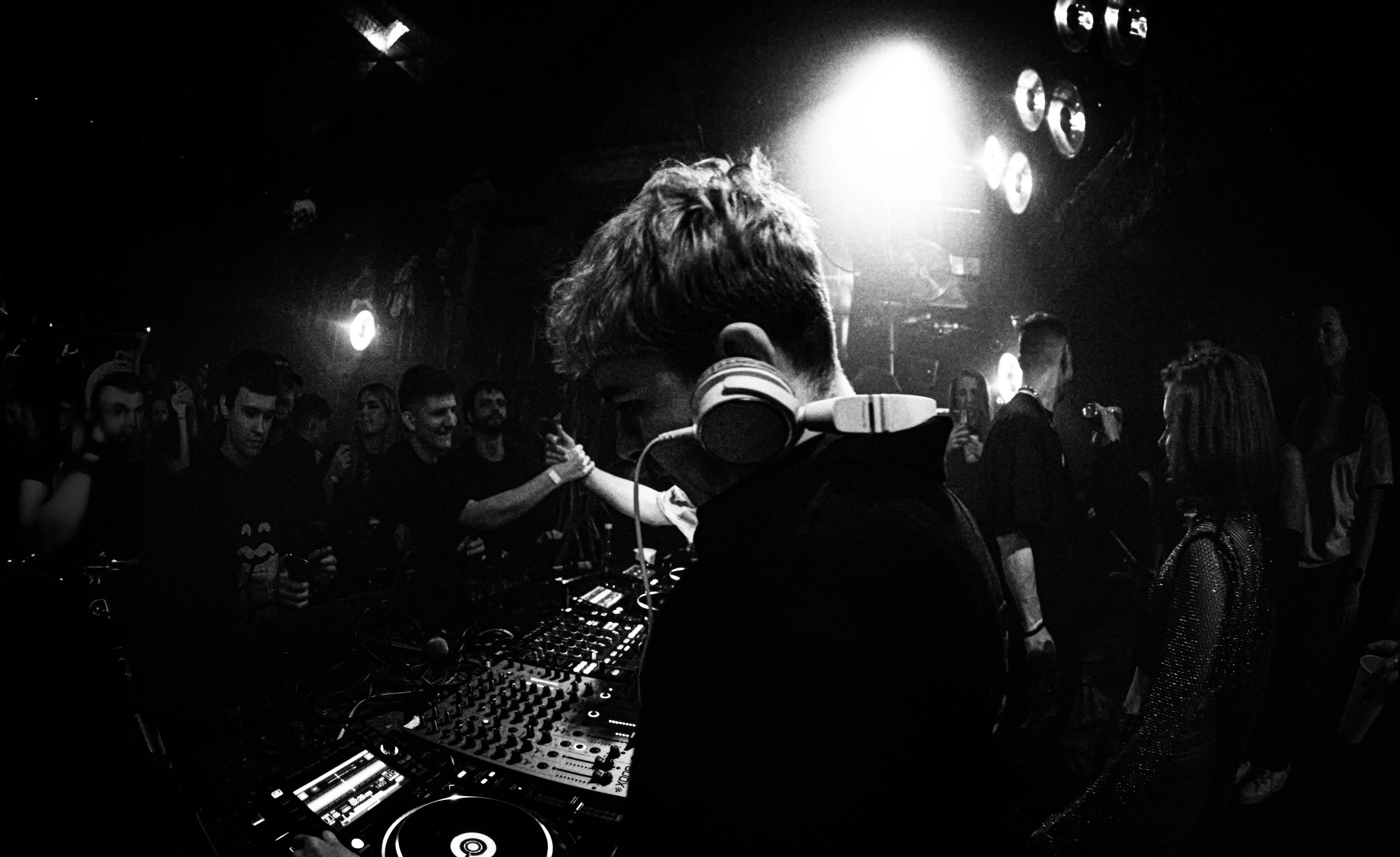 Слайд из фотографий школы Pioneer DJ School