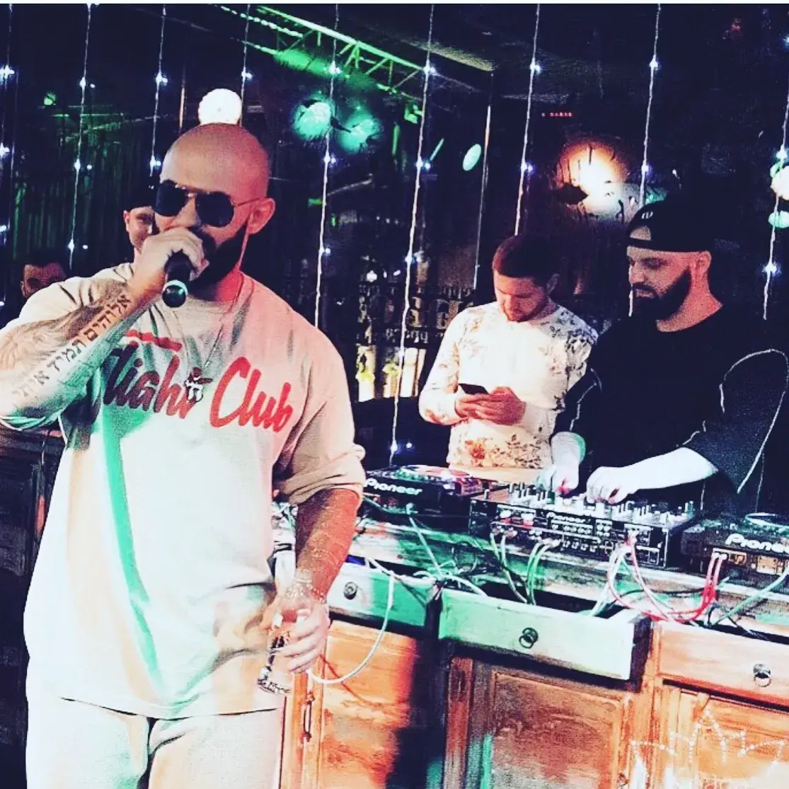 Слайд из фотографи й школы Pioneer DJ School