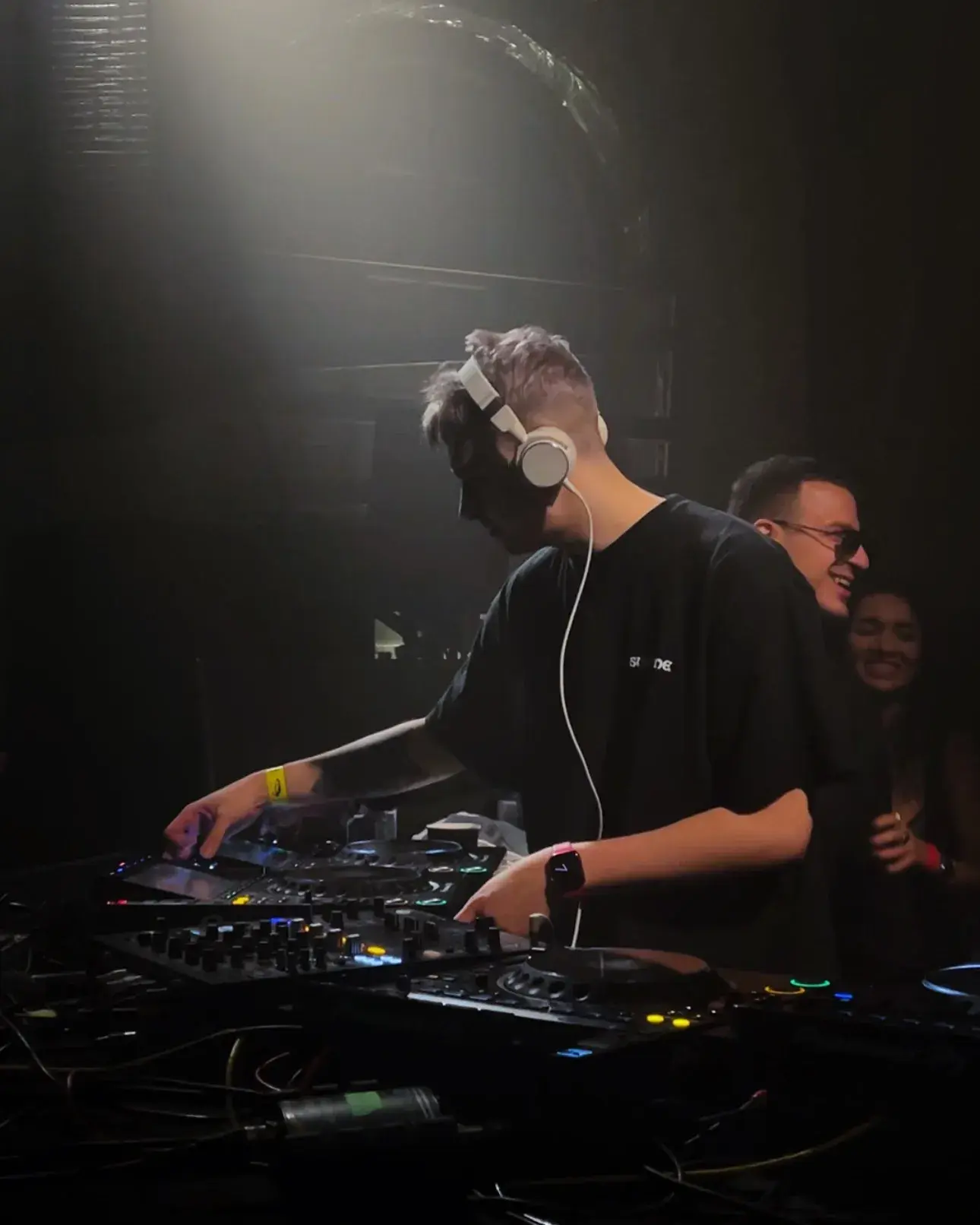 Слайд из фотографий школы Pioneer DJ School