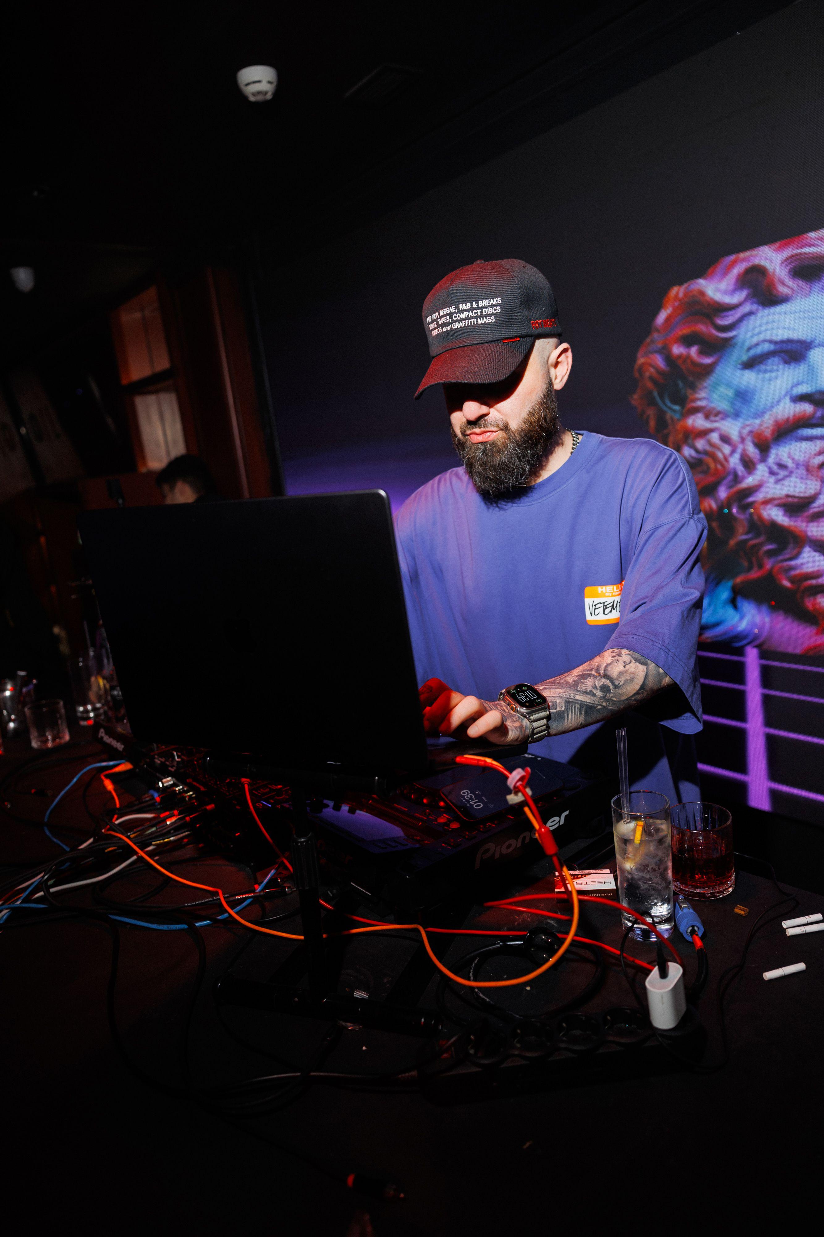 Слайд из фотографий школы Pioneer DJ School